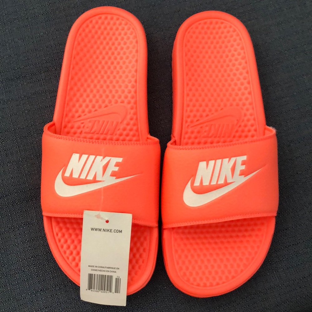 Nike Benassi Women’s Slides